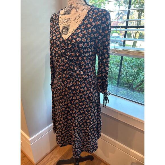 HAYDEN Los Angeles Navy Multicolor Floral Fit Flare V-neck Long Sleeve Dress M - Picture 7 of 8